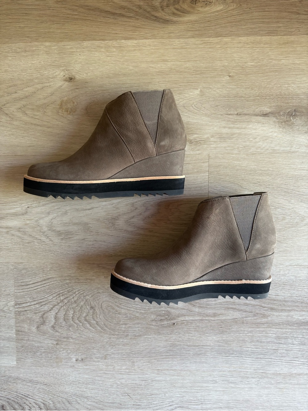 NWT Women’s Eileen Fisher Caddy Wedge Ankle Booties - SIZE 7